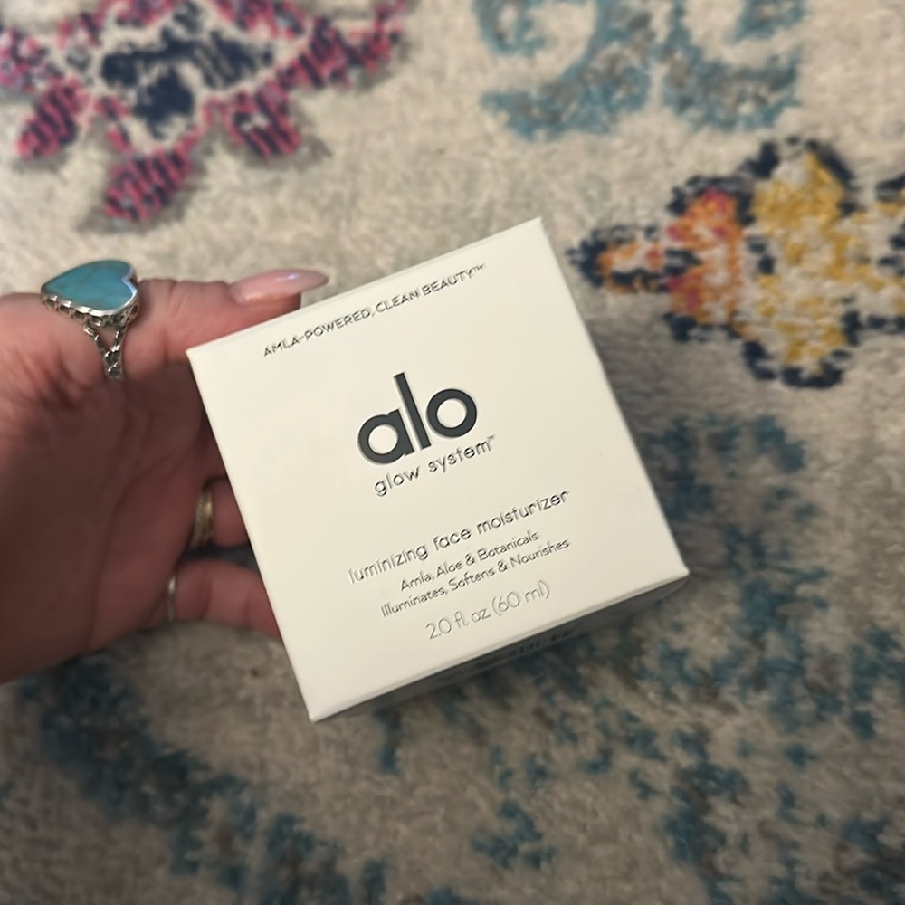 Alo // glow system luminizing face moisturizer
